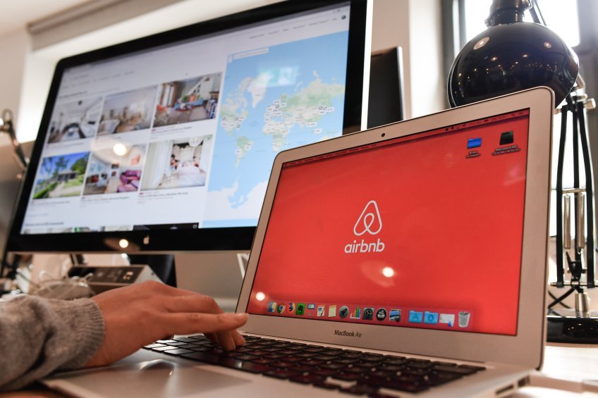 Airbnb опроверг информацию о полном ограничении доступа к бронированию жилья россиянам