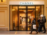 В Chanel назвали фейком информацию о запрете продажи сумок россиянам