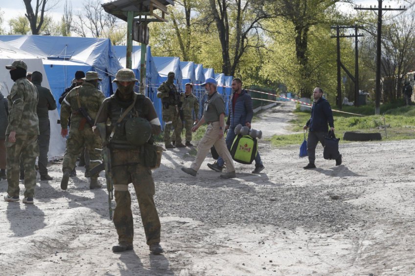 В Минобороны РФ сообщили, что с «Азовстали» за сутки сдались 694 украинских бойца