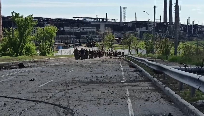 Почти две тысячи украинских бойцов сдались в плен с завода «Азовсталь»