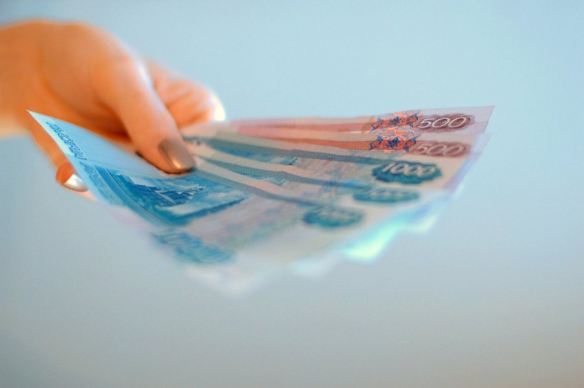 На канцелярию и форму: в августе ПФР выплатит семьям с детьми по 10 000 рублей